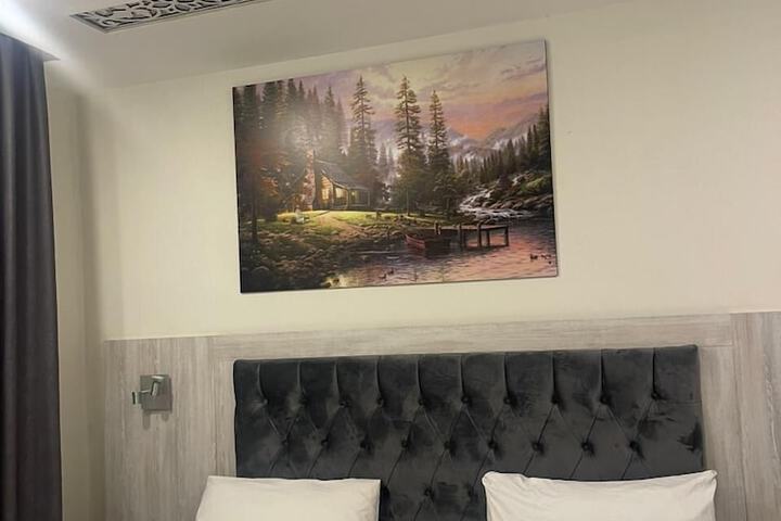 Room 16 of 38