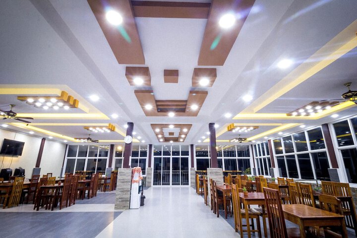 Dining 49 of 63