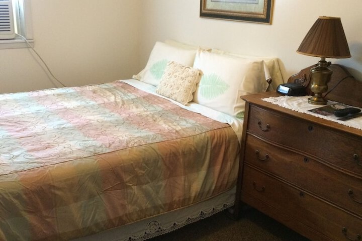 1 Queen Bed (17 of 21)