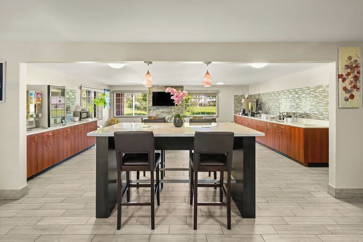 Breakfast area