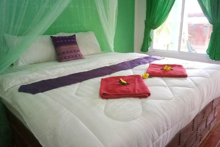 Room 5 of 100