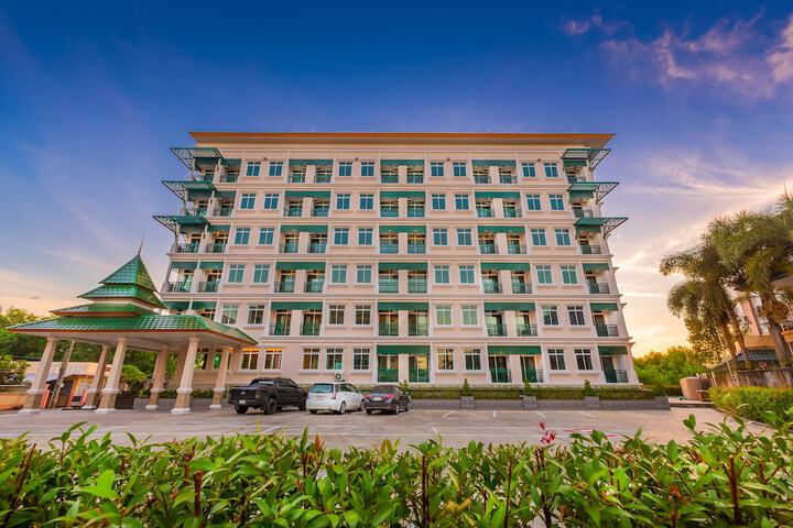 Exterior of Evergreen Suite Hotel