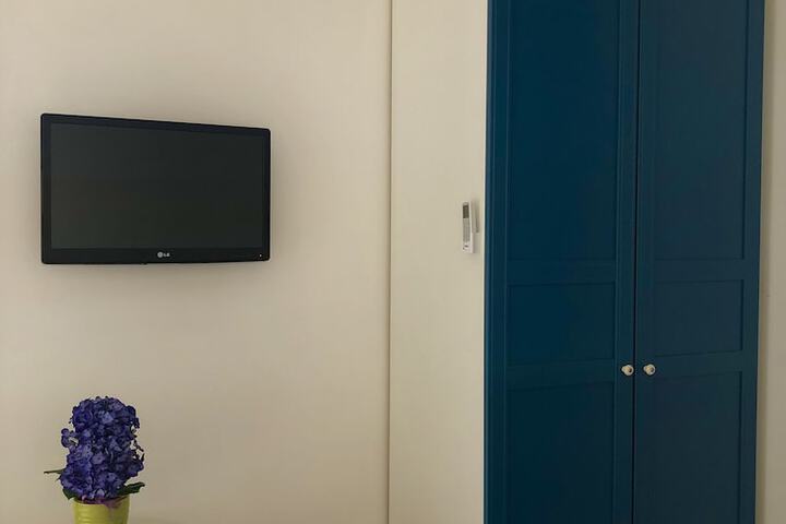 Room 12 of 65