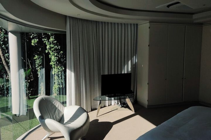 Room 5 of 40
