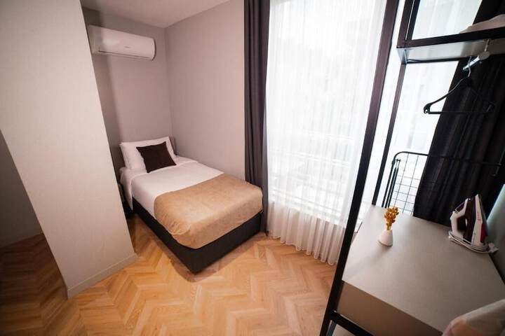 Room 7 of 43