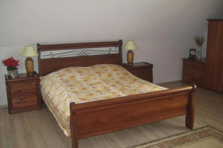 Room 4 of 10