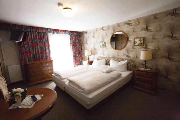 Room 9 of 21
