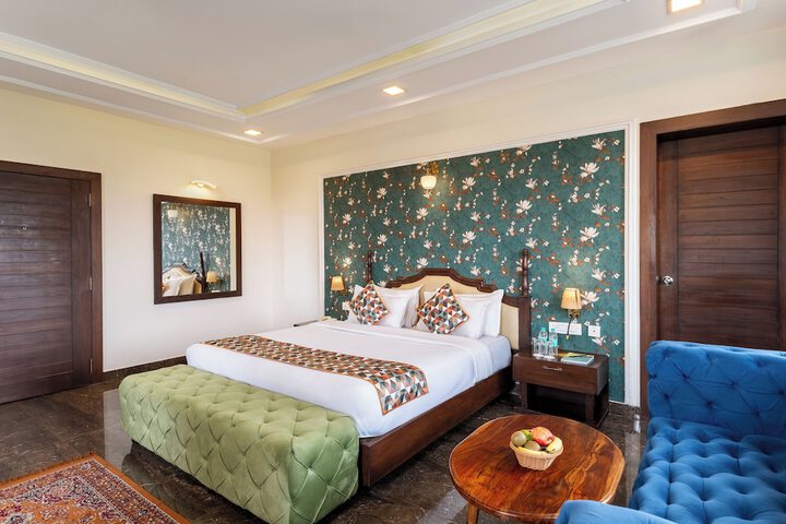 Room 6 of 28