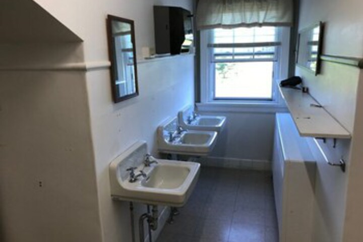 Room 7 of 108