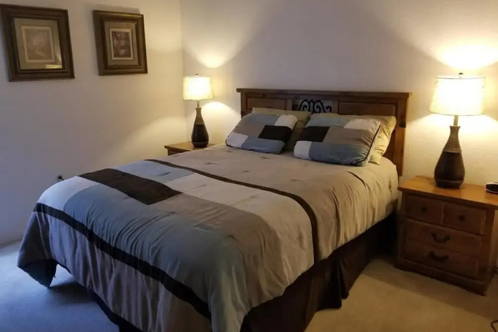 Room 4 of 16