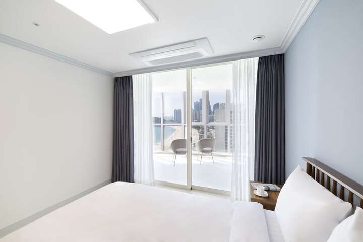 Room 4 of 94