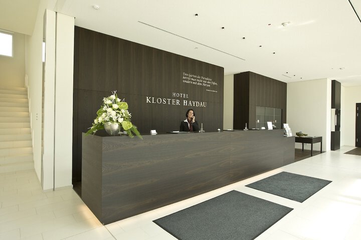 Ballroom/Hall 28 of 40
