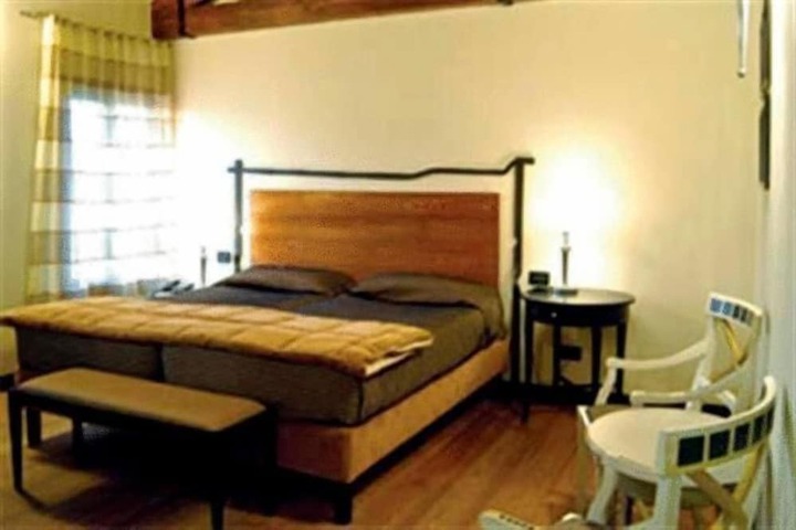 Room 8 of 55