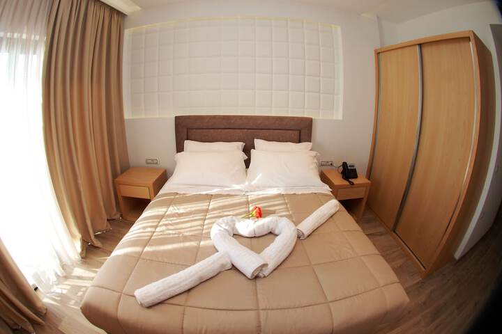 Room 10 of 48