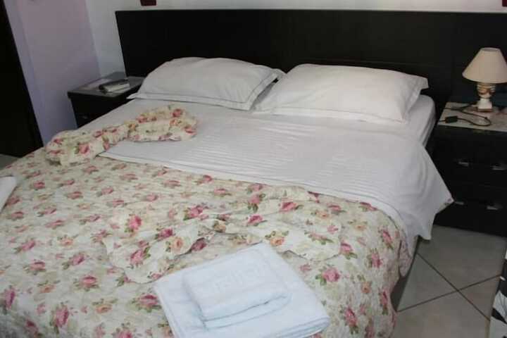 Room 14 of 32