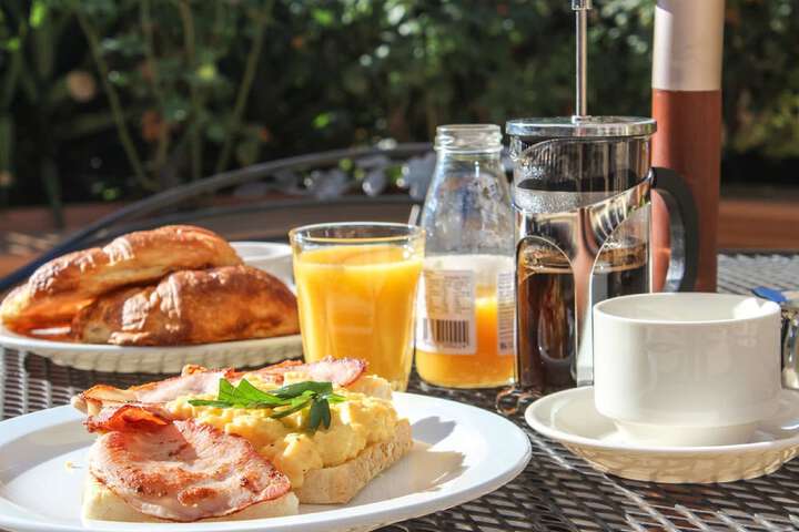 Breakfast/Coffee Service 25 of 39