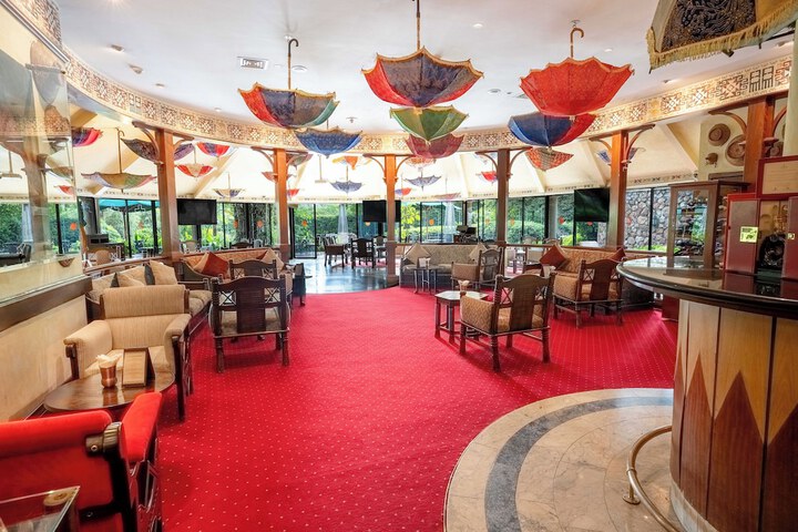 Lounge 90 of 123
