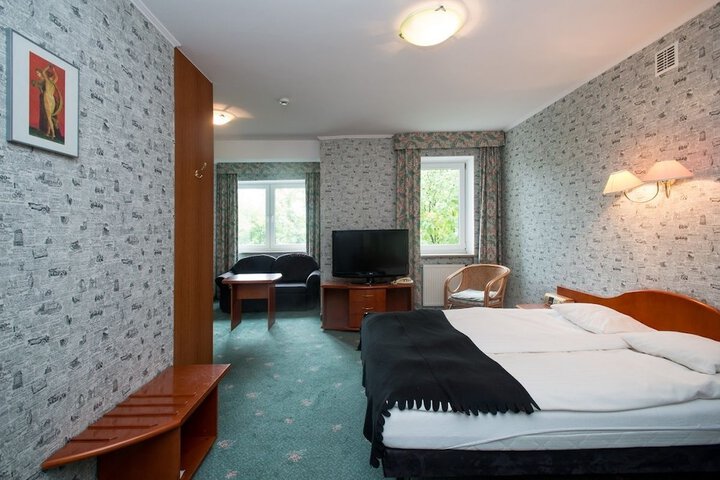 Room 6 of 27