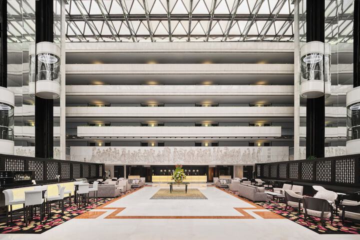Entrance & Lobby