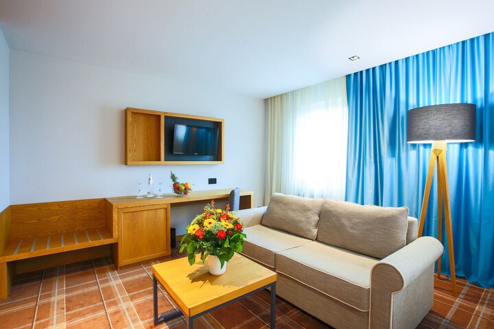 Room 46 of 222