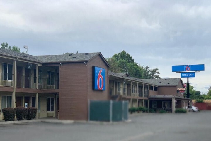 Hotel Entry