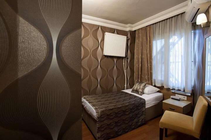 Room 7 of 37