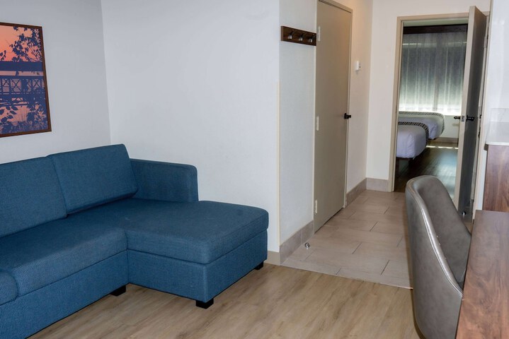 2 Queen Beds Accessible (11 of 17)