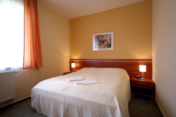 Room 4 of 30