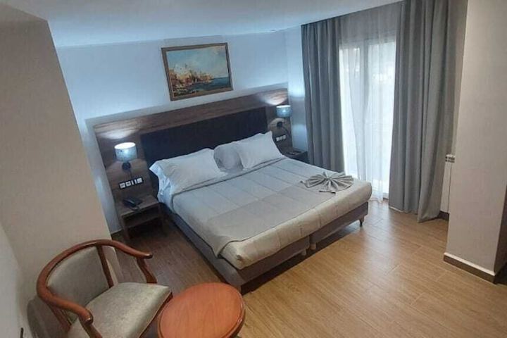 Room 9 of 26