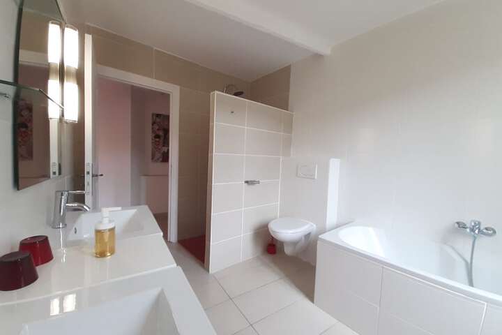 Room 40 of 72