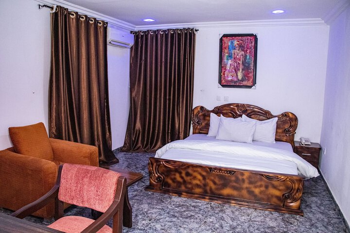 Room 12 of 19