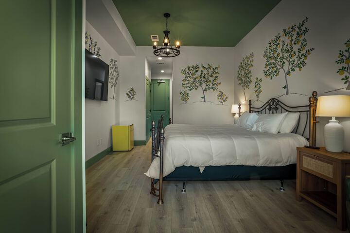 Room 4 of 111