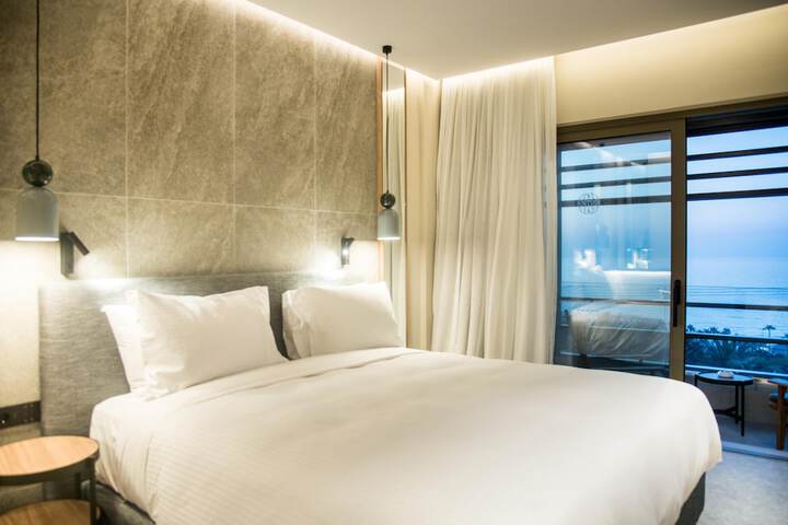 Room 45 of 332