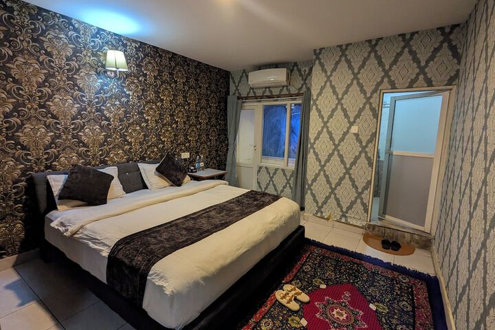 Room 3 of 8