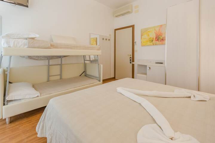 Room 53 of 112