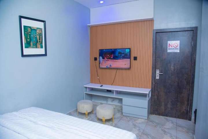 Room 4 of 40