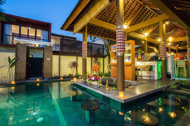 Pool Hotel
