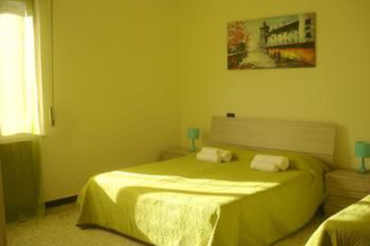Room 4 of 12