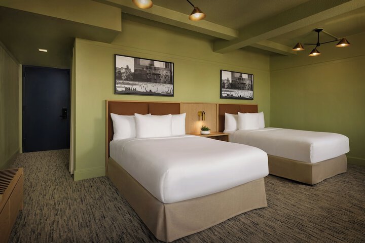 Room 32 of 64
