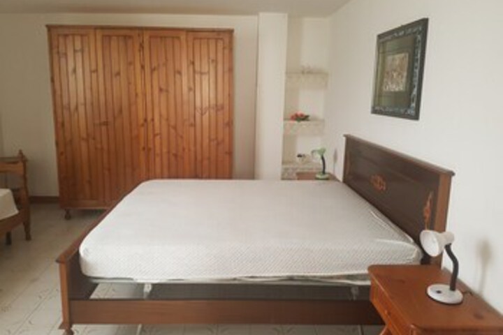 Room 27 of 32