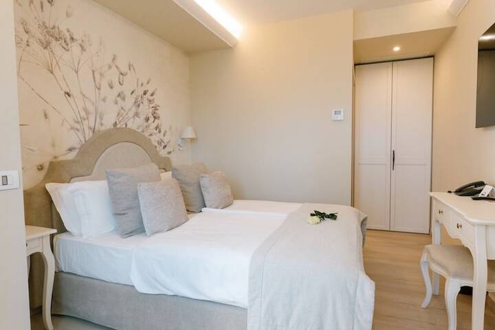 Room 43 of 150