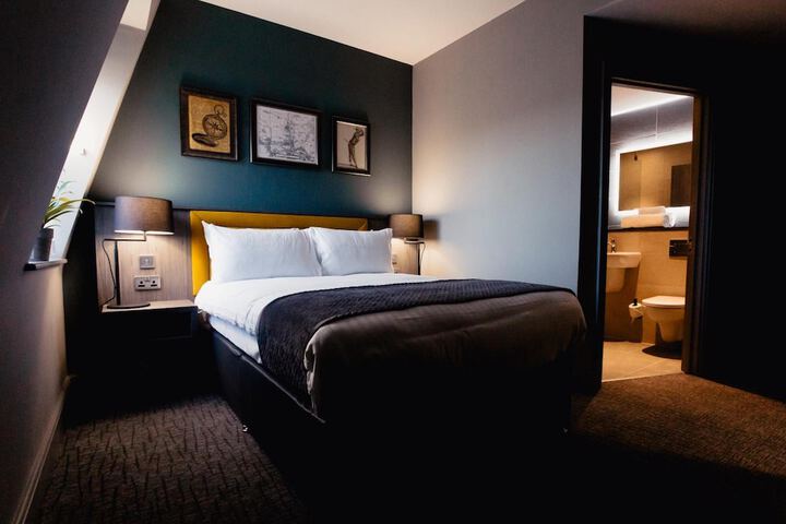 Room 4 of 30