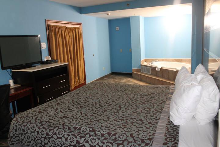 1 King Bed (13 of 17)