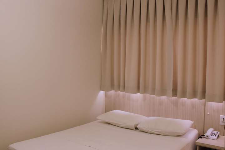 Room 7 of 44