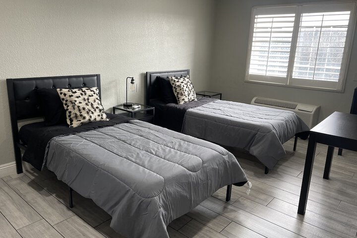 1 King Bed (1 of 8)