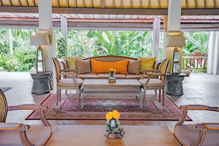Entrance & Lobby