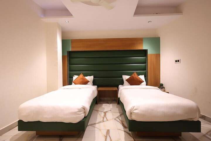 Room 4 of 14