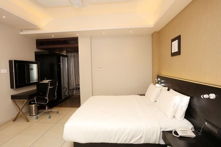 Room 8 of 25
