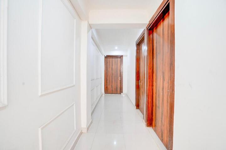 Hotel O Oshiva Stay