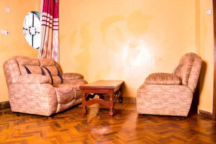Lounge 21 of 23